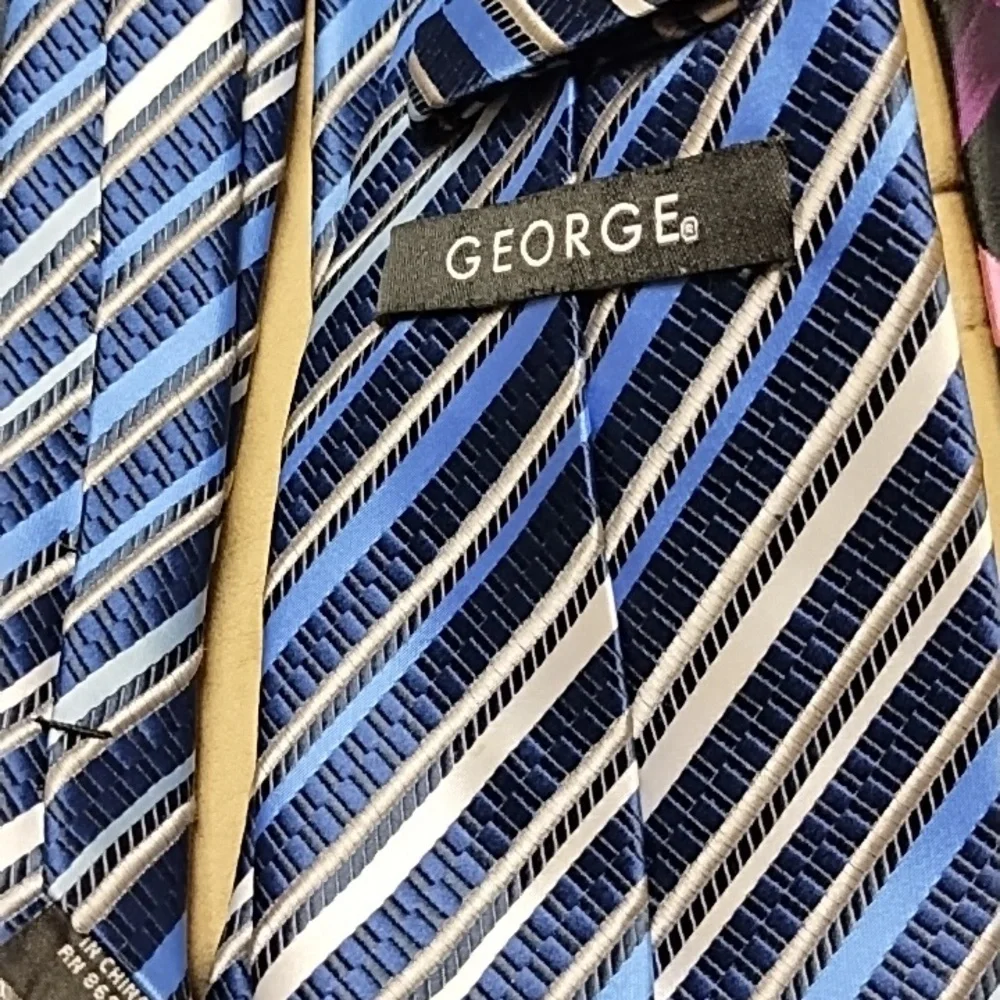 Four ties. - Picture 6 of 11